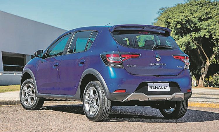Principais mudanças estão na traseira, com aerofólio e lanternas escurecidas (Foto: Divulgação/Assessoria Renault)