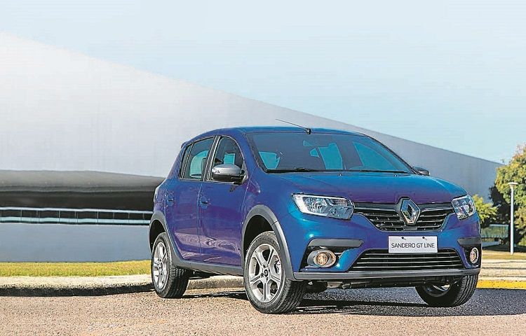 O modelo da Renault chega às revendedoras da marca com duas opções de motorização: 1.0 com câmbio manual e 1.6 com câmbio  CVT (Foto: Divulgação/Assessoria Renault)
