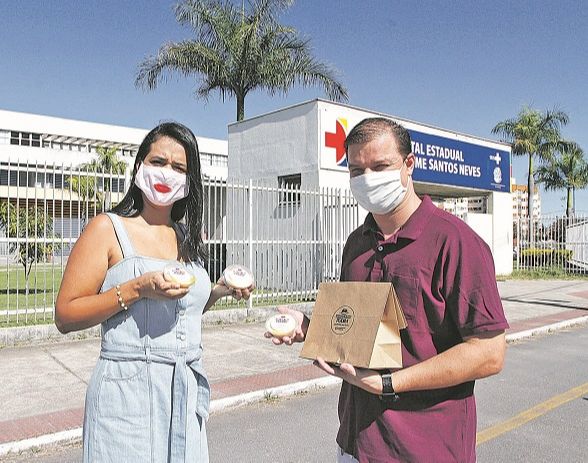 Na foto, o casal de empreendedores Fernanda Cardoso, de 34 anos, e Diogo Wandenkoken, de 38 (Foto: Fábio Nunes/AT)