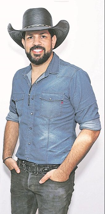 “Fiz uma música para o meu filho: 'E Aí, Carinha'. É linda! Canto todos os dias para ele”, diz Sorocaba (Foto: Agnews)