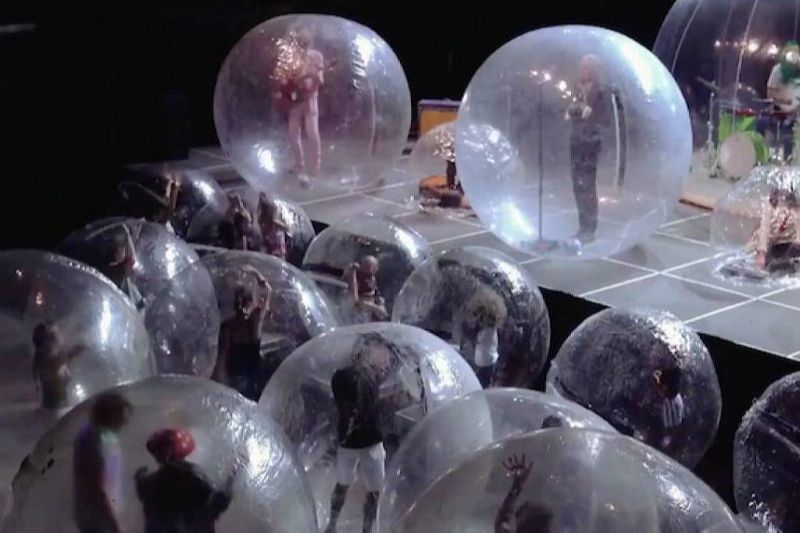 The Flaming Lips usa bolhas de plástico para fazer show durante pandemia de coronavírus (Foto: Reprodução/The Flaming Lips)
