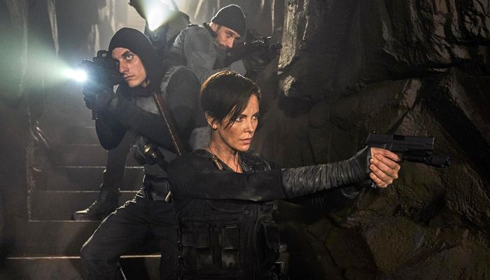 muita ação com Charlize Theron em “The Old Guard”, disponível a partir de 10 de julho (Foto: Divulgação)
