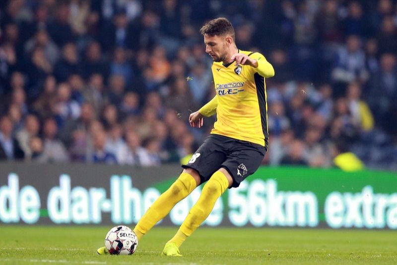 O capixaba Willyan Rocha atuando contra o Porto, no Estádio do Dragão (Foto: CVIDIGAL/Portimonense (23/02/2020))