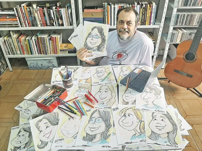 
Professor de história e desenhista, Márcio Vaccari decidiu fazer caricaturas dos alunos para estimulá-los a vencer a timidez e participar mais das aulas online