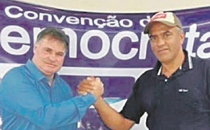 Prefeito Paulo Márcio e vice-prefeito Jacy Donato (boné) de Água Doce do Norte