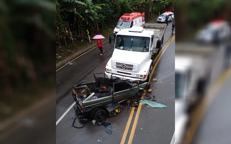 Imagem ilustrativa da imagem Acidente entre carro e caminhão deixa dois feridos em Santa Teresa