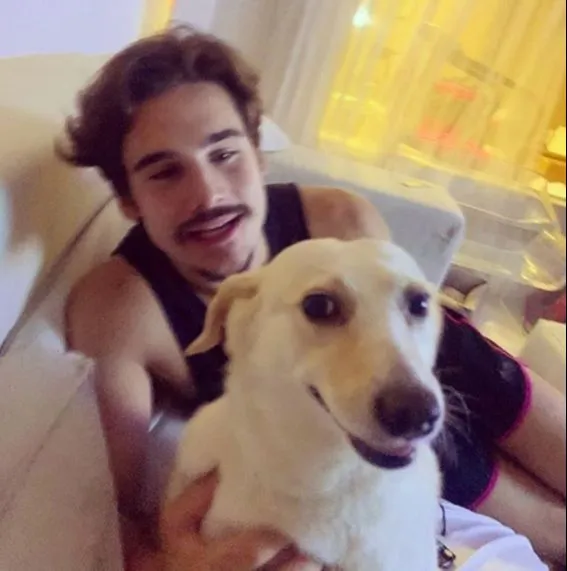 Imagem ilustrativa da imagem Nicolas Prattes adota cachorra após antiga dona morrer de Covid-19