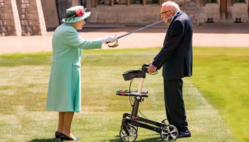 Imagem ilustrativa da imagem Veterano de guerra que virou herói da quarentena no Reino Unido morre de covid