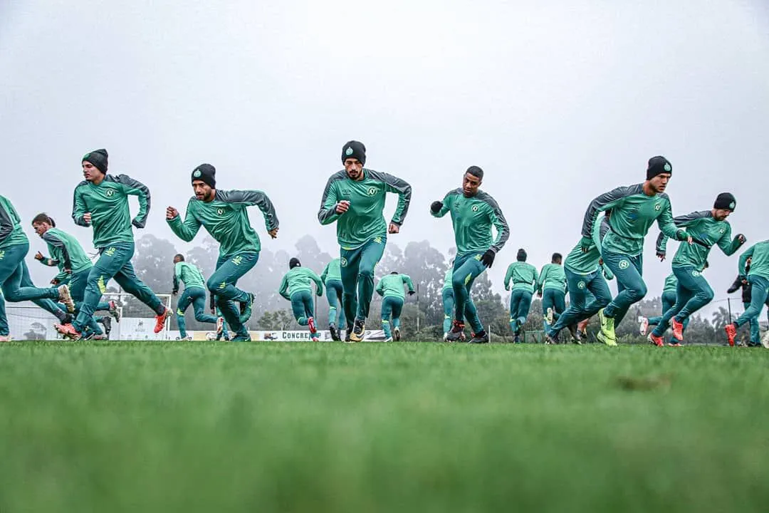 Imagem ilustrativa da imagem Após 14 casos de Covid-19, governo de SC adia jogo entre Avaí e Chapecoense