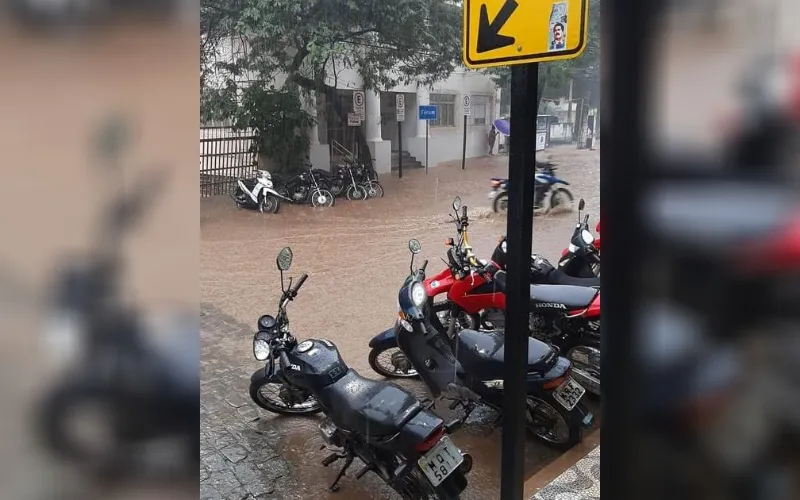 Imagem ilustrativa da imagem Oito cidades capixabas com risco de deslizamento e inundação