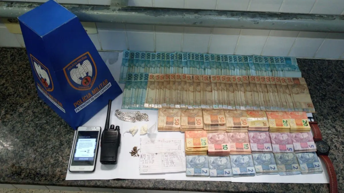 Imagem ilustrativa da imagem Foragido que fugiu da cadeia é preso com R$ 11 mil quando ia comprar drogas