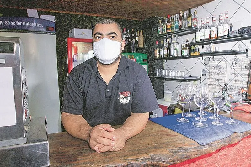 Imagem ilustrativa da imagem Dono de bar relata desespero por comércio fechado durante pandemia