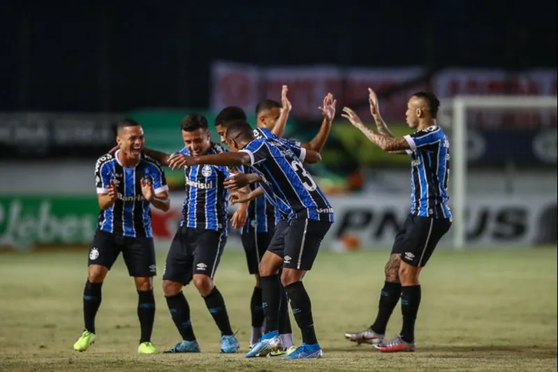 Imagem ilustrativa da imagem Com homenagem de Renato Gaúcho a Maradona, Grêmio vence fora pela Libertadores