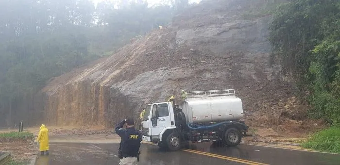 Imagem ilustrativa da imagem Trabalho para desobstruir 262 é suspenso e vai continuar no sábado