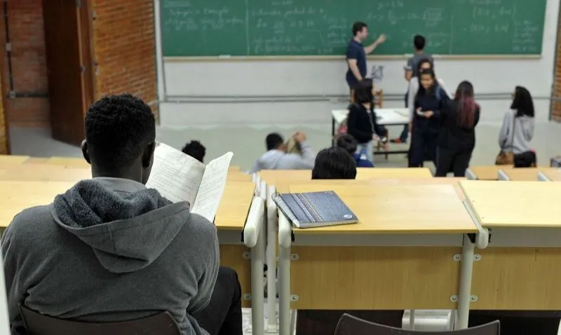 Imagem ilustrativa da imagem Ensino superior liberado a retornar às aulas presenciais no dia 14 de setembro