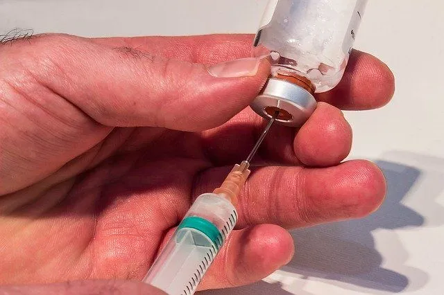Imagem ilustrativa da imagem Vacina brasileira deve começar a fazer testes com humanos ainda este ano