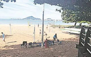 Imagem ilustrativa da imagem Campos lotados em Camburi