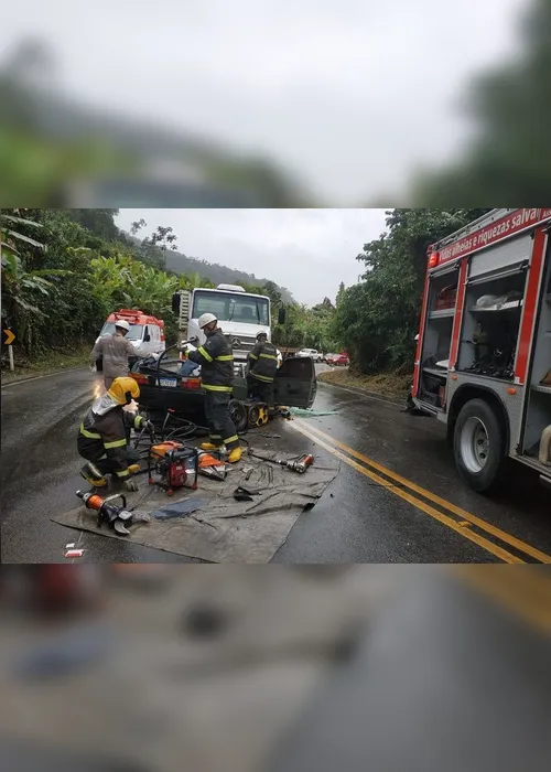 Imagem ilustrativa da imagem Acidente entre carro e caminhão deixa dois feridos em Santa Teresa