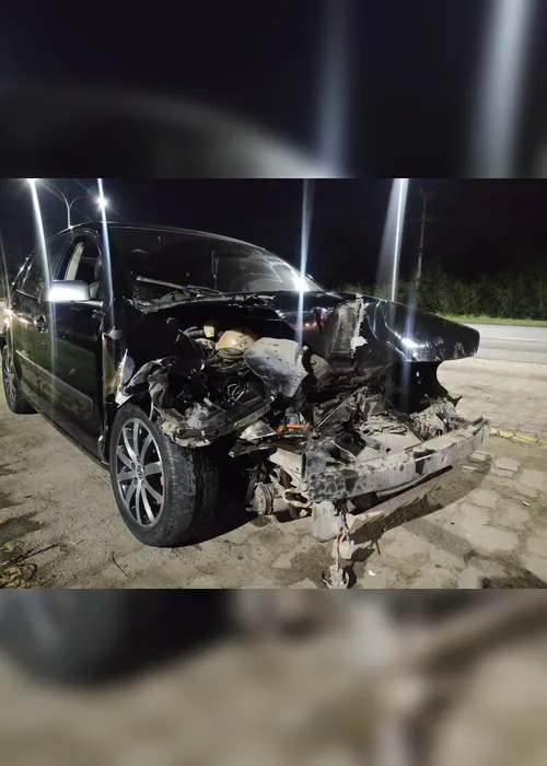 Imagem ilustrativa da imagem Acidente com carreta e carro de passeio deixa três feridos em Vila Velha