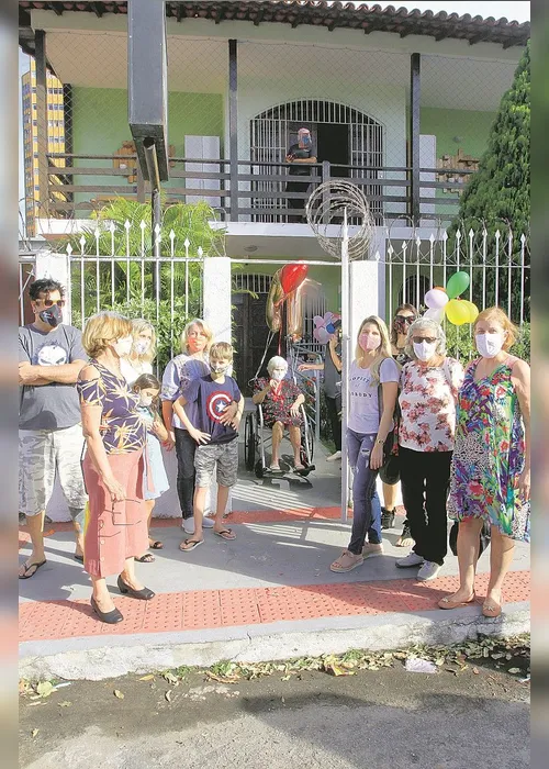 Imagem ilustrativa da imagem Aos 97 anos, mulher curada do coronavírus ganha festa de aniversário