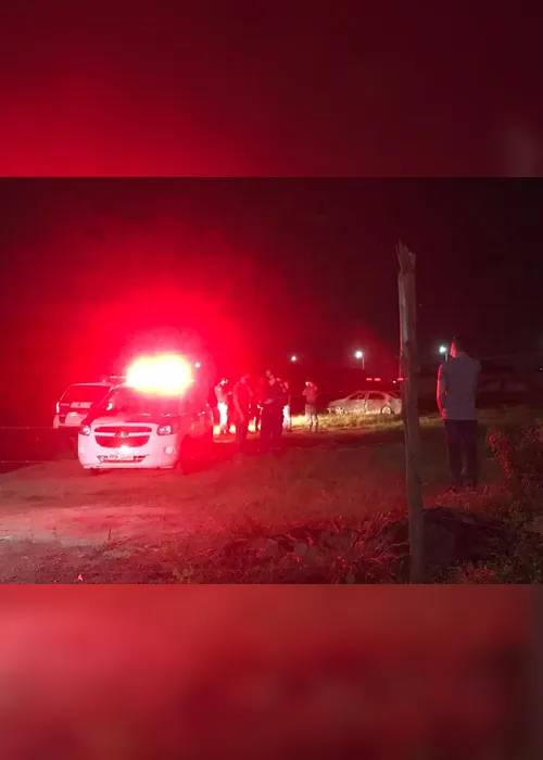 Imagem ilustrativa da imagem Carro usado em assassinato de assessor de deputado é encontrado carbonizado