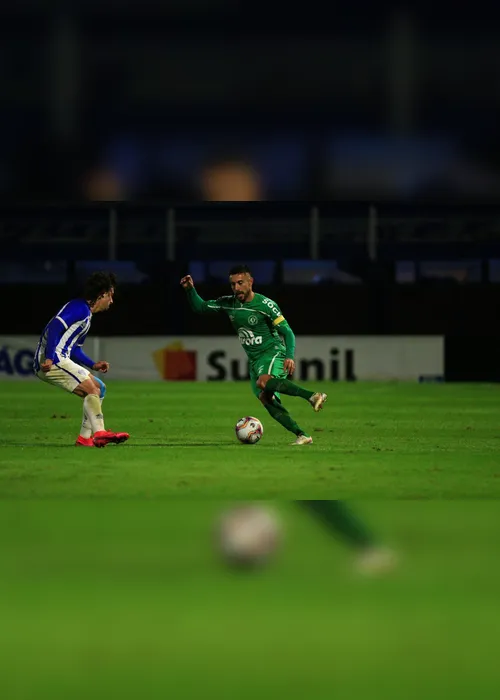 Imagem ilustrativa da imagem Catarinense: Mesmo na Ressacada, Chape elimina Avaí