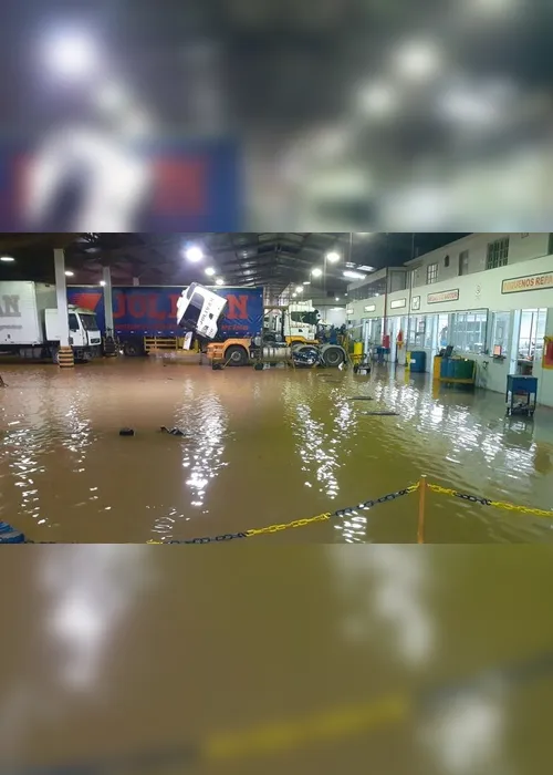 
          Imagem ilustrativa da imagem Chuva alaga ruas de Iconha e coloca município em alerta
          
