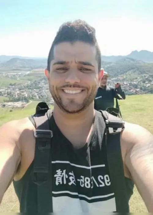 Imagem ilustrativa da imagem Nas redes sociais, amigos prestam homenagem a empresário morto em acidente com parapente