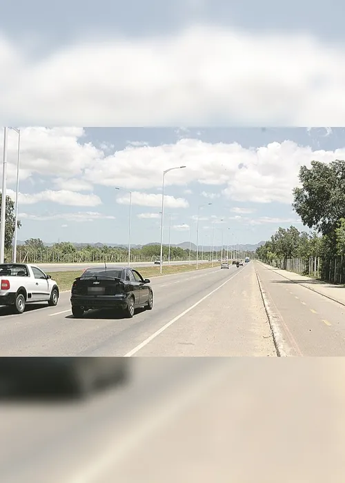 
          Imagem ilustrativa da imagem Roubo de fios deixa via escura
          