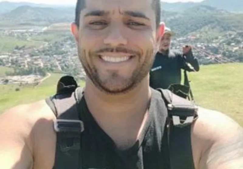 Luiz Bessa, 34 anos, morreu após  salto de parapente com instrutor, em Viana 