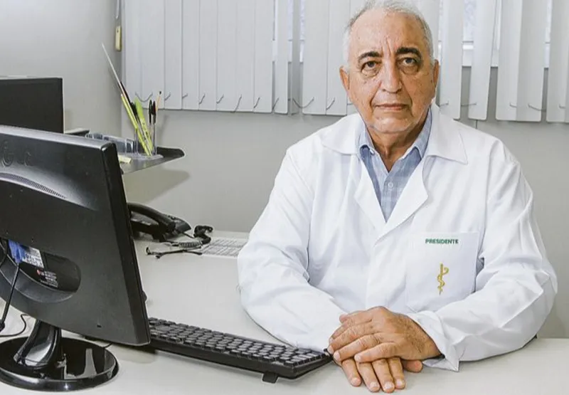 O presidente do CRM-ES, Celso Murad, afirmou que há denúncias de promessa de 100% de cura da Covid-19