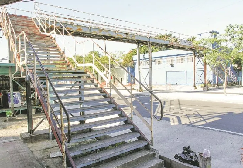Construída há mais de 35 anos no bairro Forte São João, em Vitória, a passarela  será removida. Prefeitura diz que estrutura era pouco utilizada e a retirada foi um pedido dos próprios moradores da região