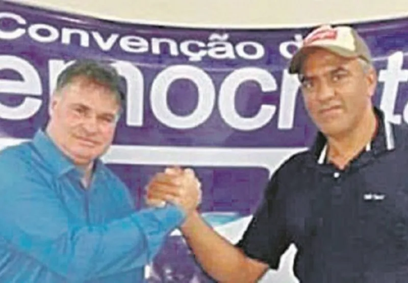 Prefeito Paulo Márcio e vice-prefeito Jacy Donato (boné) de Água Doce do Norte