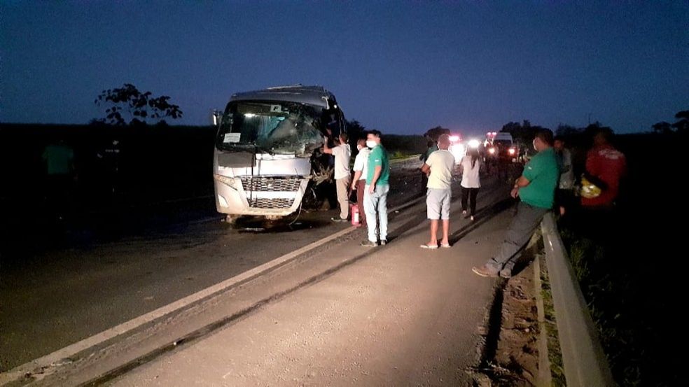 O acidente aconteceu no quilômetro 36 da BR-101, por volta de 17h de quarta-feira (1º). (Foto: Reprodução)