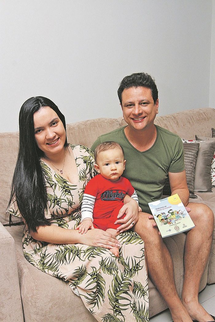 Ágata Bastos Andrade, Oriovaldo Matias de Melo e o filho Theo (Foto: Fábio Nunes/AT)