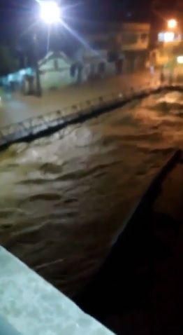 Ruas alagadas em Rio Novo do Sul (Foto: Enviada por WhatsApp)