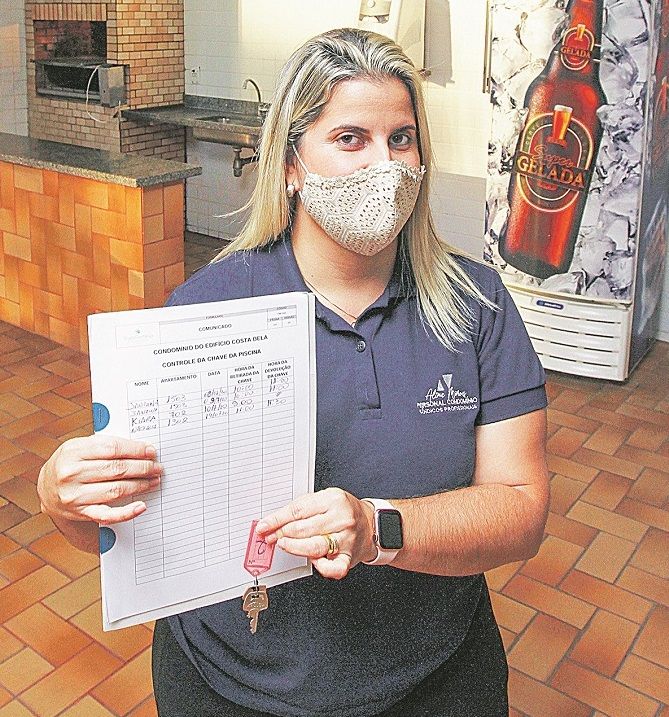 Aline Moraes é síndica em 12 condomínios na Grande Vitória (Foto: Leone Iglesias/AT)