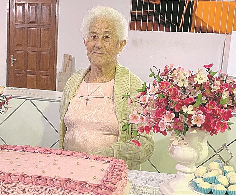 Leontina tem sete filhos e 22 netos, além de bisnetos e trinetos. Ela recebeu uma festa no hospital ao ter alta. “Agora é só agradecer”, disse (Foto: Acervo pessoal)