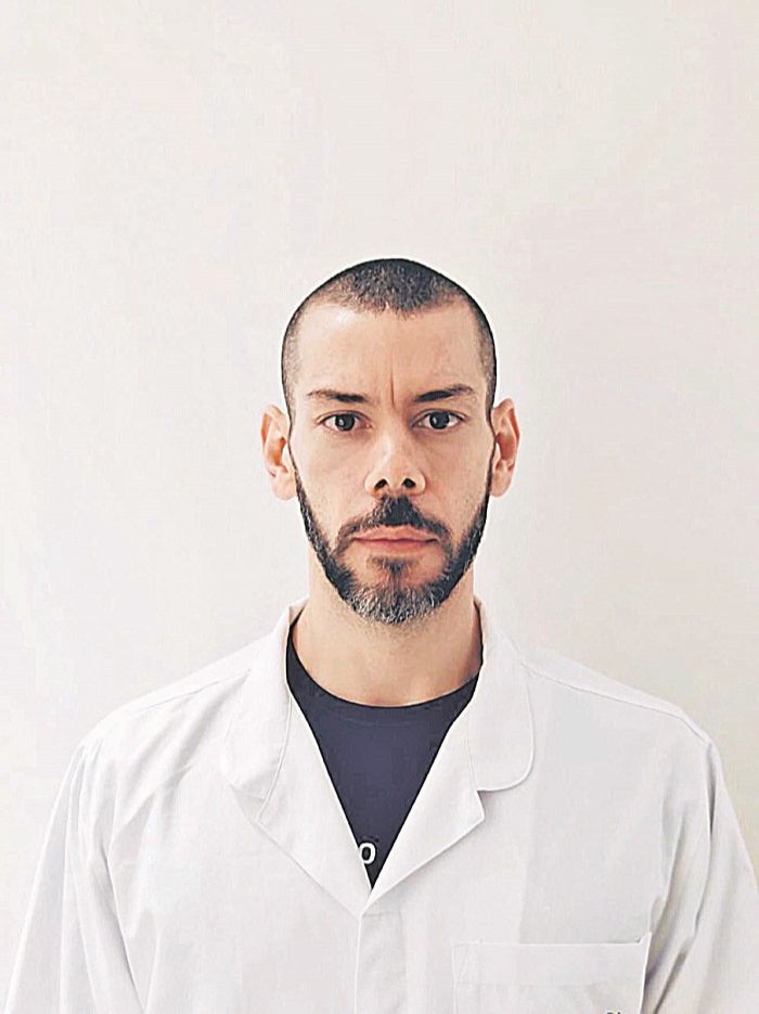 "Ficar horas na mesma posição e o uso repetitivo e forçado dos músculos podem causar dores crônicas", diz Arlindo Elias Neto, professor de Fisioterapia da Estácio Vitória (Foto: Divulgação)