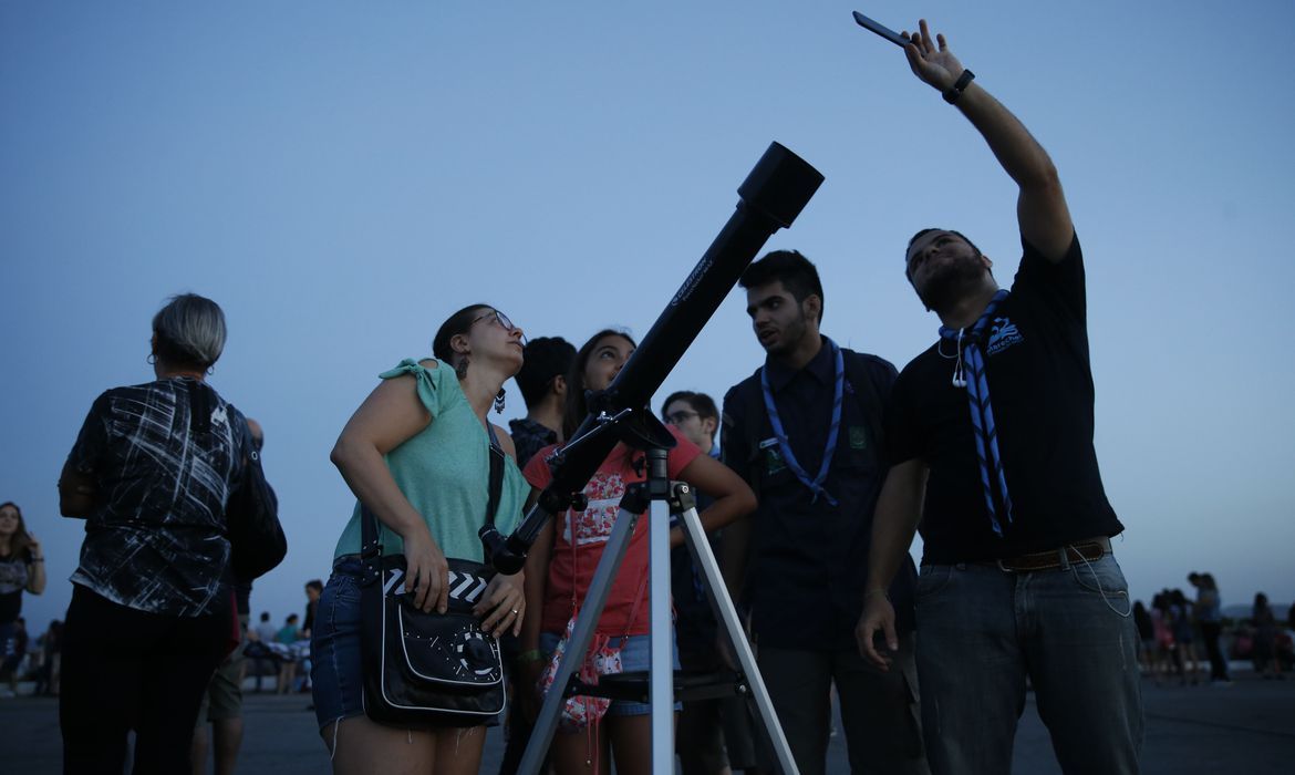 Os vidrados em astronomia têm um motivo especial para acordar um pouco antes do Sol (Foto: Fernando Frazão/ Agência Brasil)