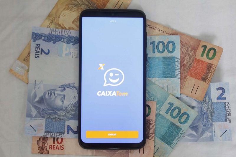 Aplicativo Caixa Tem é uma das alternativas para receber abono do PIS (Foto: WILLIAN MOREIRA — 24/04/2020)