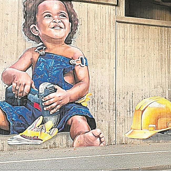 O desenho de uma criança na construção, no metrô de Estocolmo, na Suécia, onde houve exposição de 150 artistas. (Foto: Acervo pessoal)