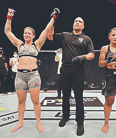 Capixaba Karol Rosa vence luta no UFC (Foto: Getty Images)