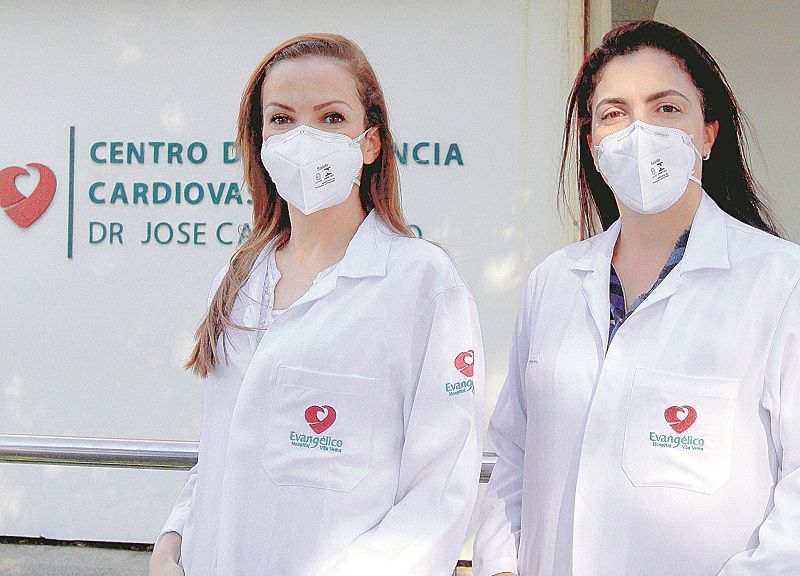 As pesquisadoras capixabas Renata Vicente e Ana Carolina Ramos estão testando corticoides no tratamento de pacientes com o novo coronavírus (Foto: Kadidja Fernandes/at)