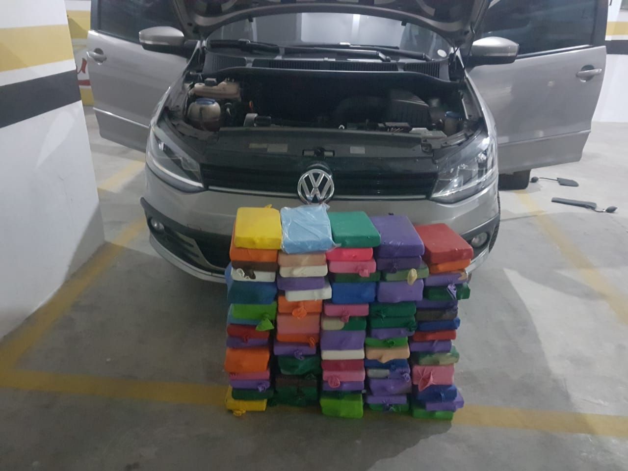 Carro onde a polícia encontrou mais de 80 kg de cocaína em Guarapari. (Foto: Divulgação/Polícia Federal)