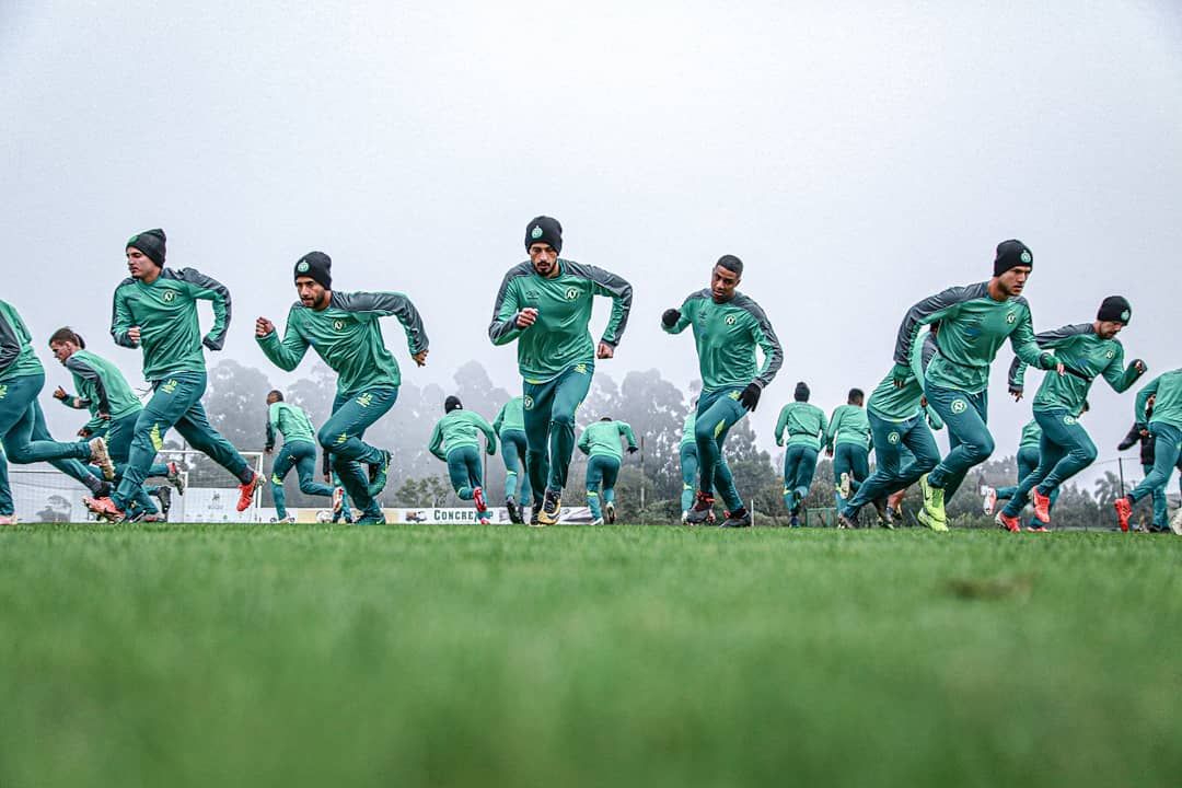 14 jogadores e/ou funcionários da Chapecoense testaram positivo para Covid-19, antes do clássico que foi adiado (Foto: Márcio Cunha/ACF)