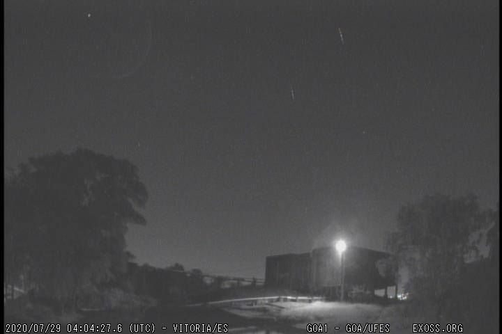 "Foi tão intenso por volta de uma hora desta madrugada que uma das fotos chegou a capturar 2 meteoros em fração de segundos", diz o GOA em seu Facebook. (Foto: Reprodução/Gaturamo Observatório Astronômico)