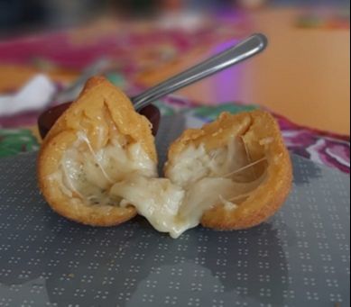 Espaço gastronômico A Oca: coxinha de quatro queijos feita pelo Chef Fabrício Costa (Foto: Caio Cruz)