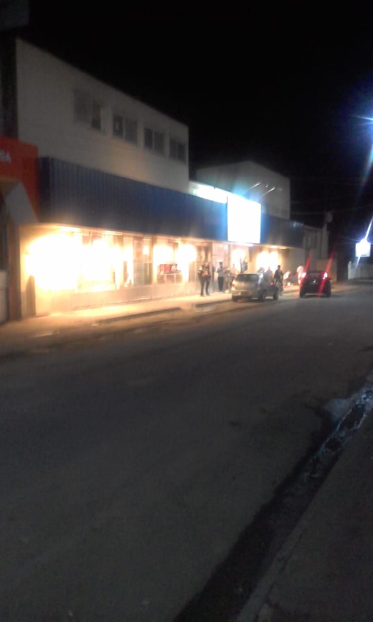 Segundo o grupo que administra o supermercado, ninguém se feriu (Foto: Enviada por WhatsApp)