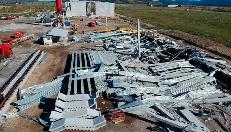 Empresa foi destruída e deixou três trabalhadores mortos em Santa Catarina (Foto: Divulgação / Prefeitura de Tijucas)